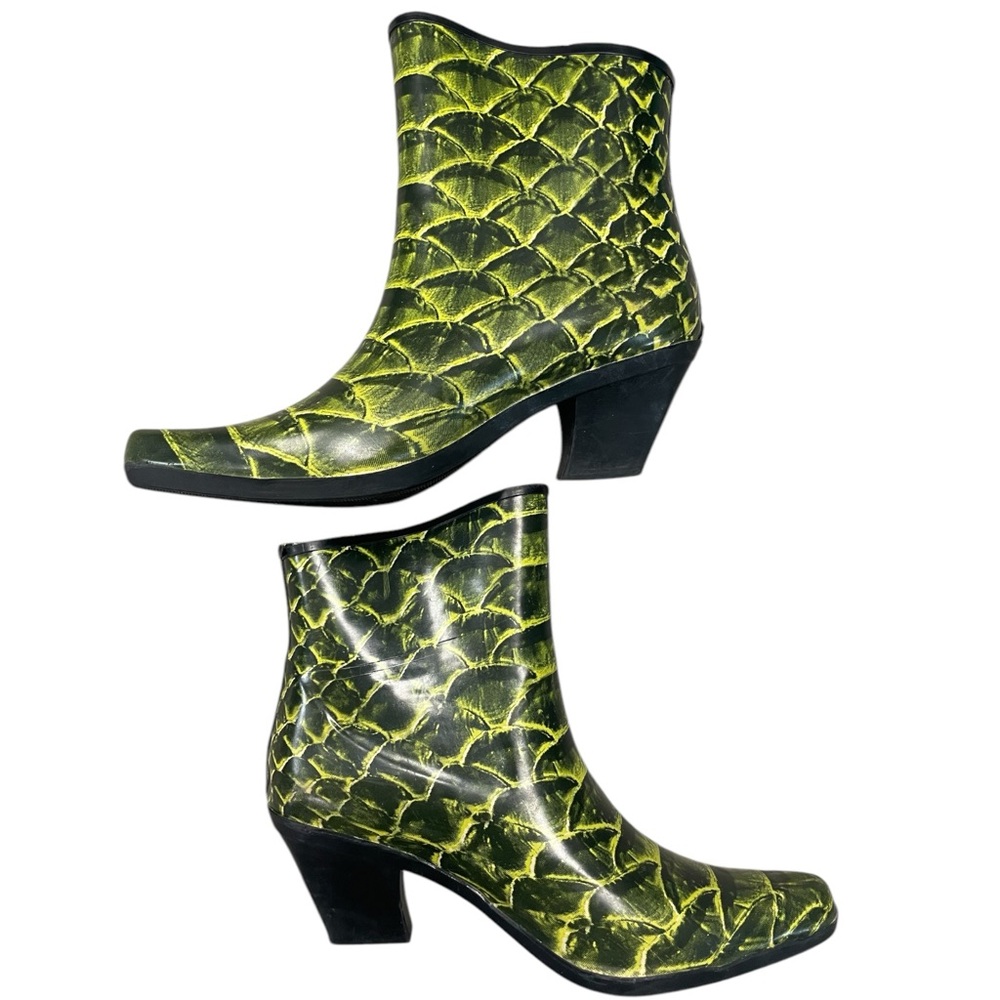 Funky Cool Crocodile Pattern Women’s Rain boots - Size 9